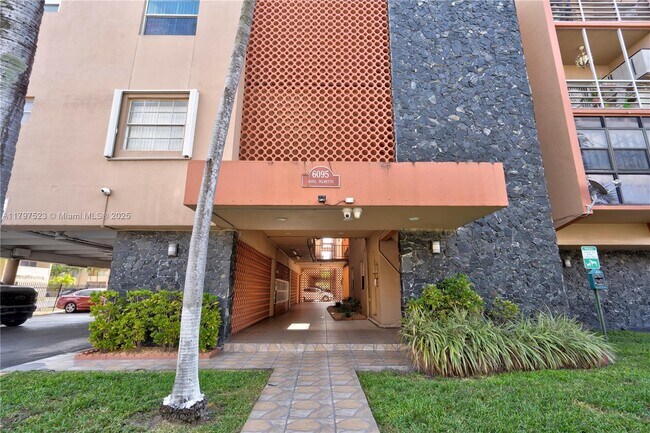 Foto del edificio - 6095 W 18th Ave