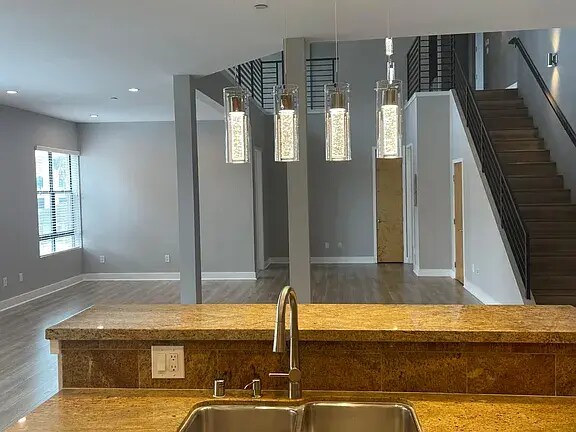 Foto del edificio - 575 Elm Ave