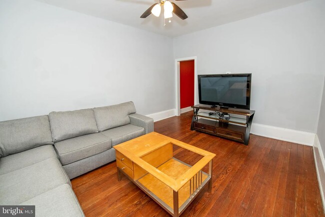 Family Room 3 - 3803 Sharp St