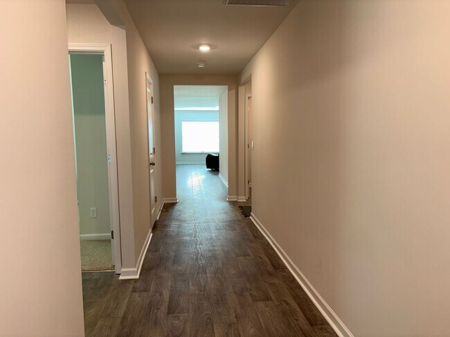 Foto del edificio - 4 Bedroom, 2 Bathroom House in Trinity!