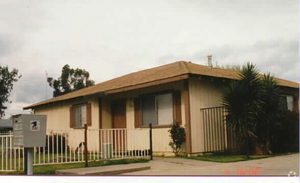 Foto principal - 5921-5931 Belleview Ave
