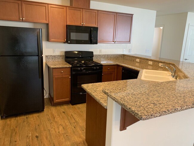 Foto del edificio - 3 Bed, 2 Bath available on Bella Oaks comi...