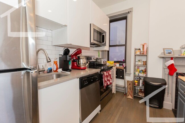 Building Photo - NO BROKER FEE!!  WOW!!!!  A/C!!!!   RECENTLY-RENOVATED FENWAY 3 BED FOR 9/1