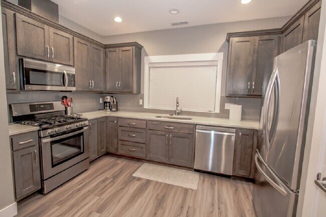 Foto del edificio - Luxury 2-Bed x 2-Bath Condo For Rent