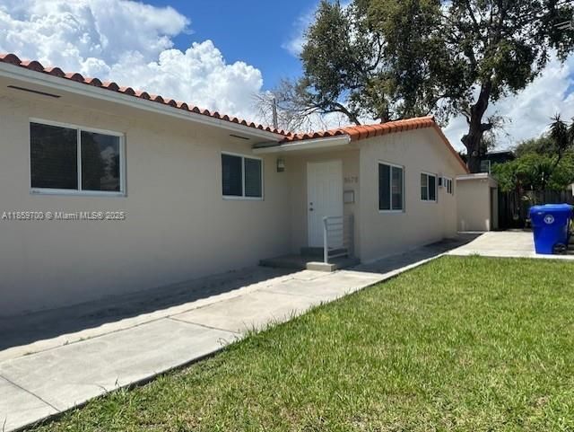 Building Photo - 3675 SW 14th St