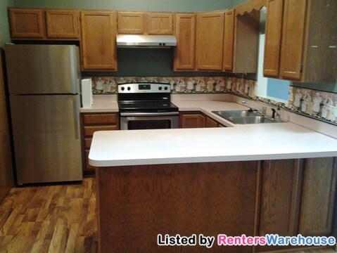 Building Photo - 2471 Grenadier Ave N