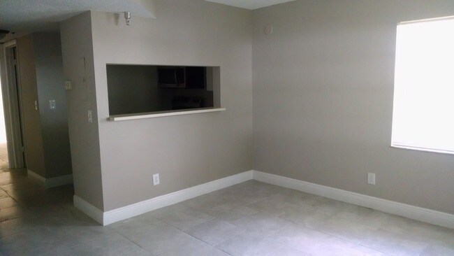 Foto del edificio - 7246 E Bank Dr