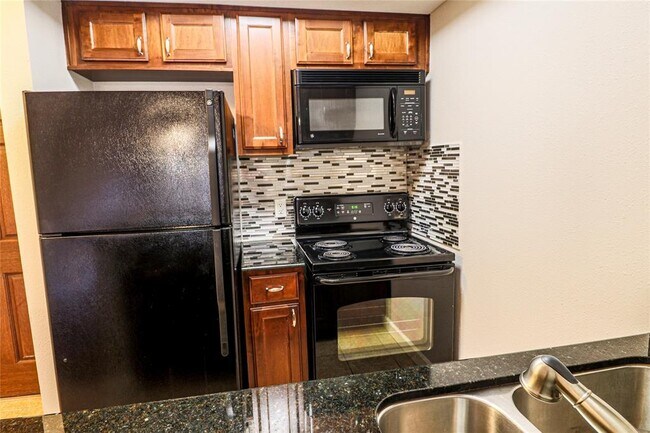 Foto del edificio - 4515 Briar Hollow Pl