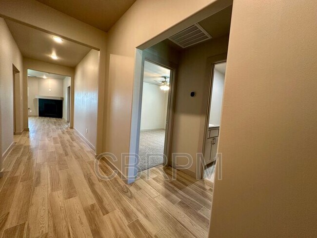 Foto del edificio - 613 E 13th St