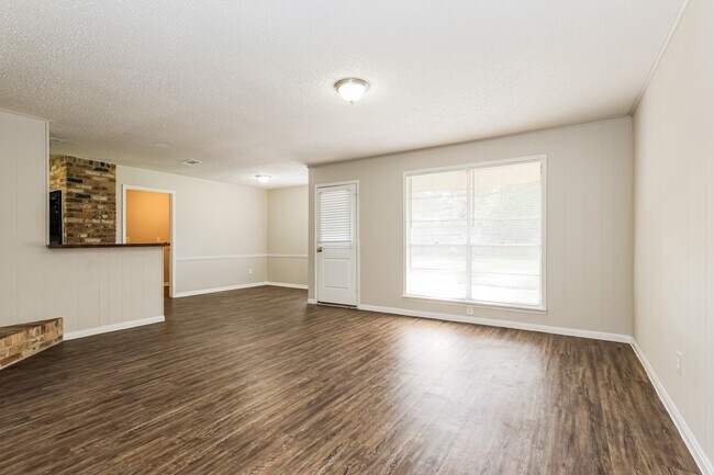 Foto del edificio - 26218 Maplewood Dr
