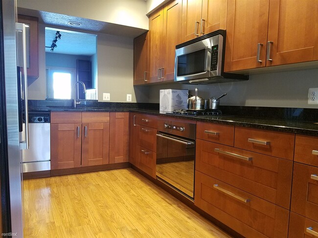 Foto del edificio - 3 br, 3.5 bath Condo - 2050 Bancroft Dr