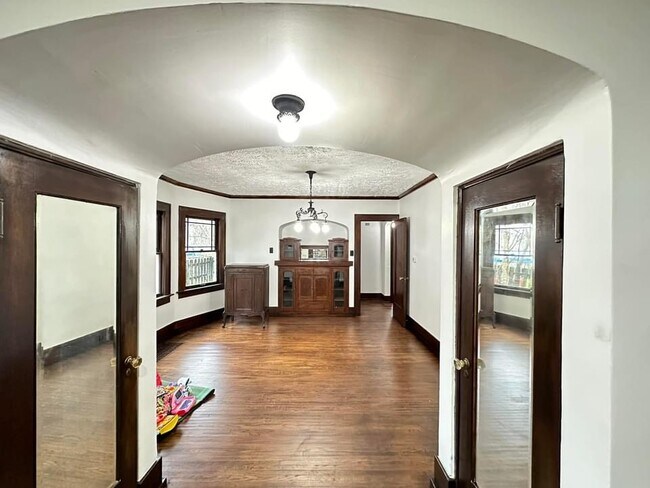 Building Photo - 3015 Fairfield Ave