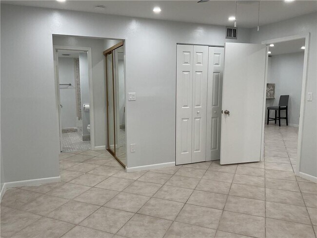 Foto del edificio - 6800 Cypress Rd