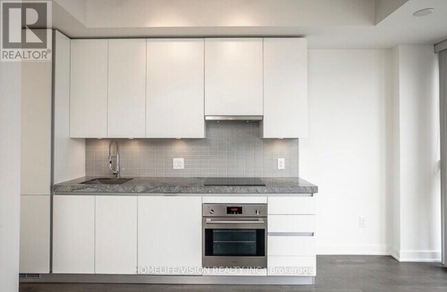 Photo du bâtiment - 625-629 King St W