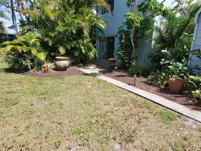 Building Photo - 461 W Marion Ave