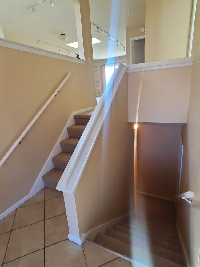 Building Photo - SPACIOUS 3 Bedroom with Additional Room in...