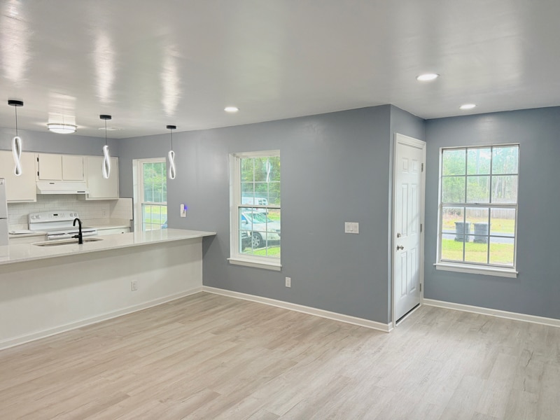 Primary Photo - 25 Harding St