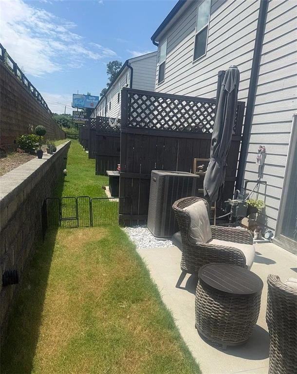 Foto del edificio - 5542 Plain Field Ln