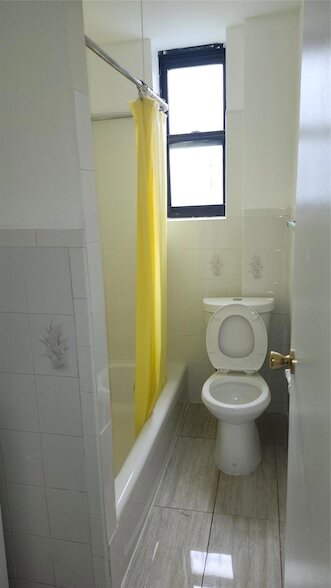 Foto del edificio - 530 New Lots Ave