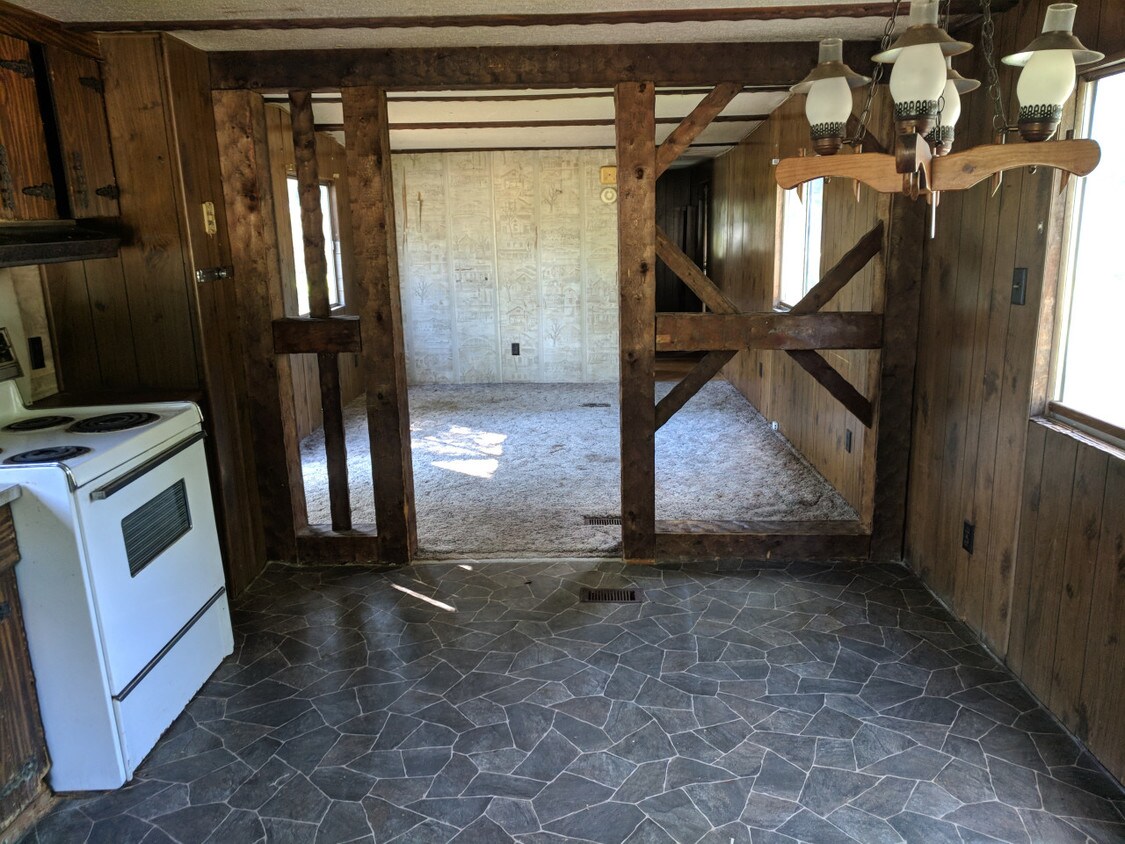 Building Photo - Country Style Living - 123 Battlefield Dr