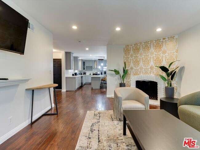 Foto del edificio - 23109 Mariano St