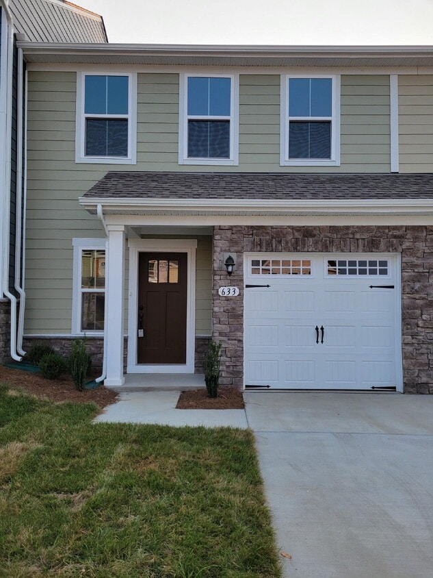 Photo - "Charming 3-Bed Townhouse with Granite Touches at 633 Exmoor Dr, Goodlettsville!"