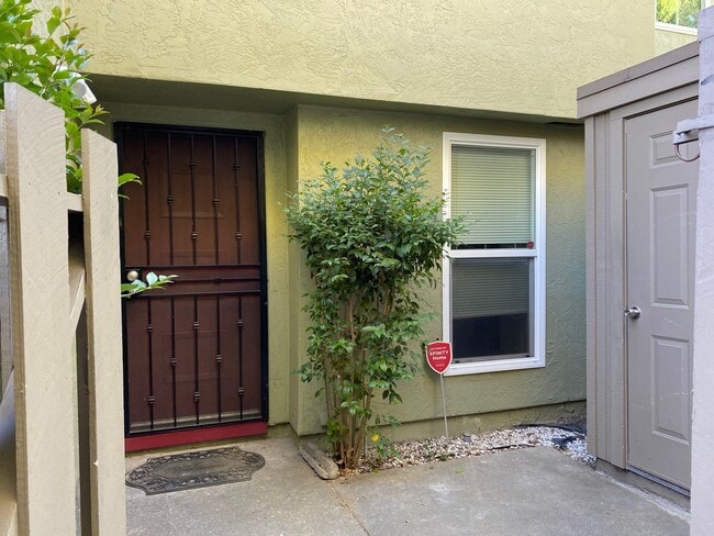 Photo - 24352 Dover Ln Townhome