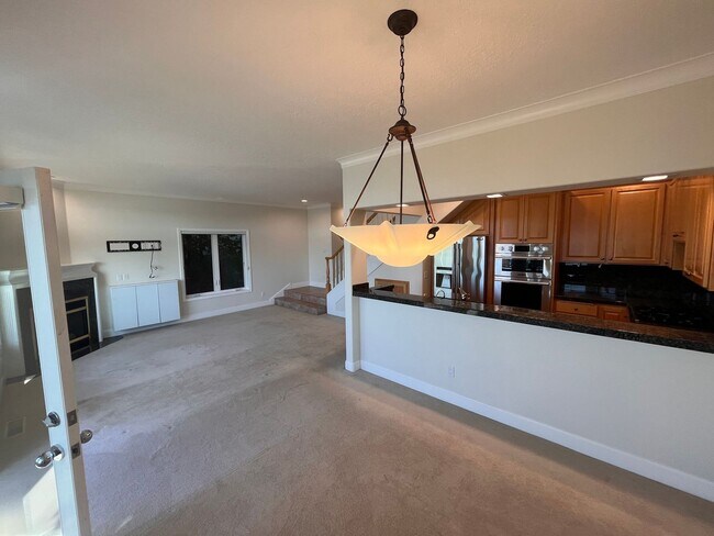 Foto del edificio - STUNNING 3 bed 2.5 bath Condo on the Colum...