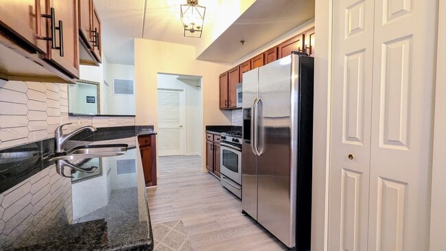 Building Photo - 390 W Mahogany Ct