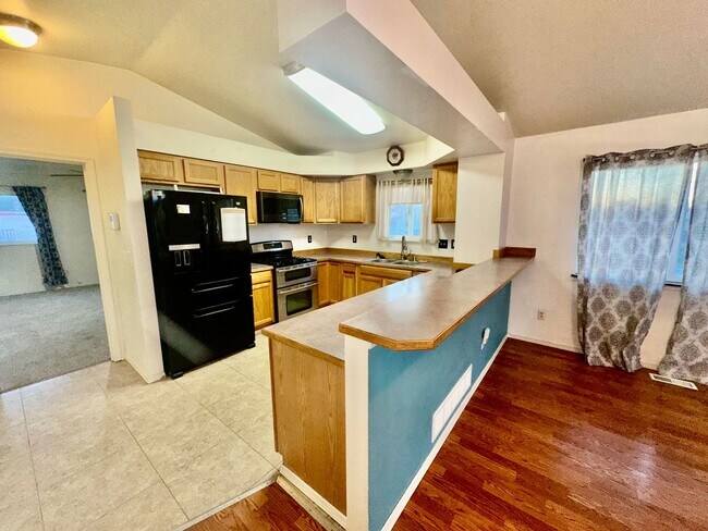 Foto del edificio - Check out the private fenced backyard!