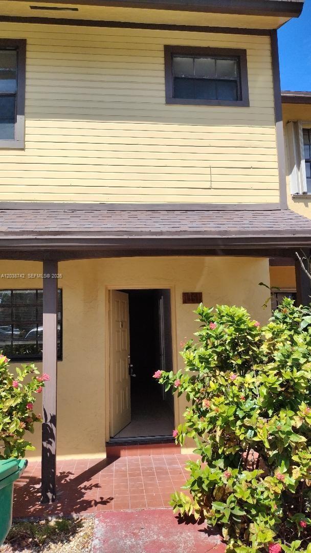 Foto del edificio - 1151 NE 210th Terrace