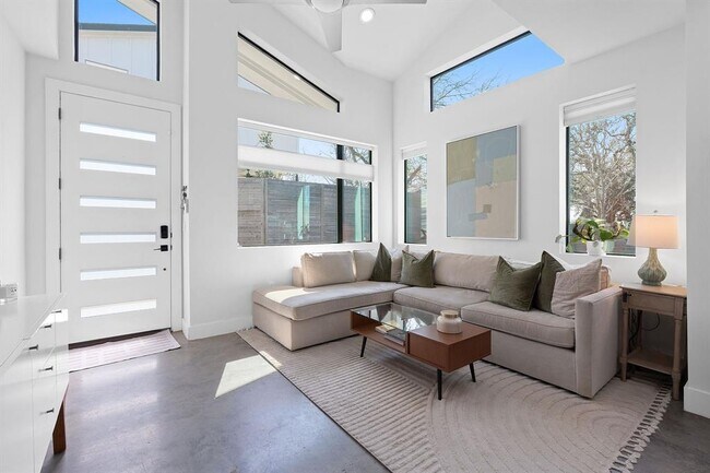 Foto del edificio - 1168 Ridgeway Dr