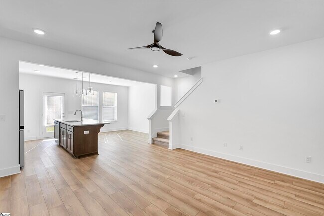 Building Photo - 11 Shager Pl