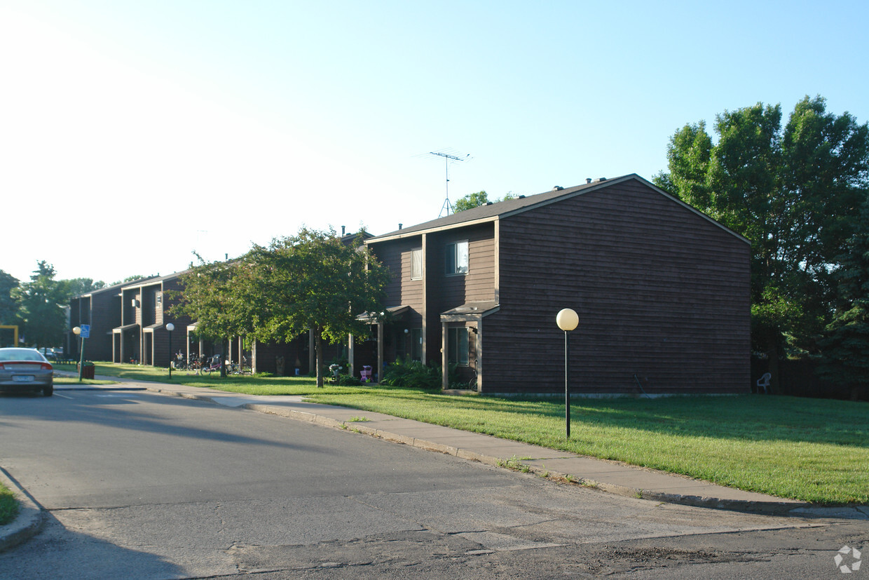 Building Photo - Town Square Apartments