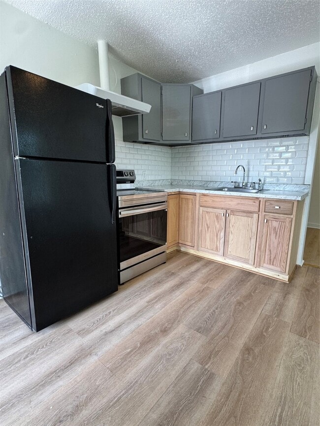 Building Photo - 521 Rosamond St