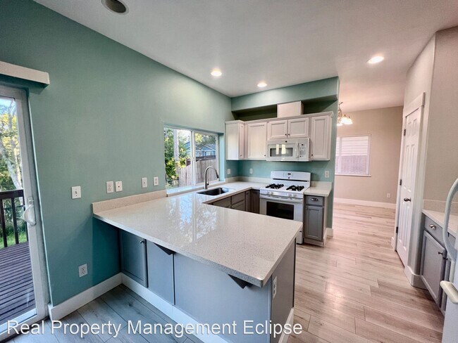 Building Photo - 4 br, 2.5 bath House - 1610 SE 107th PL SE