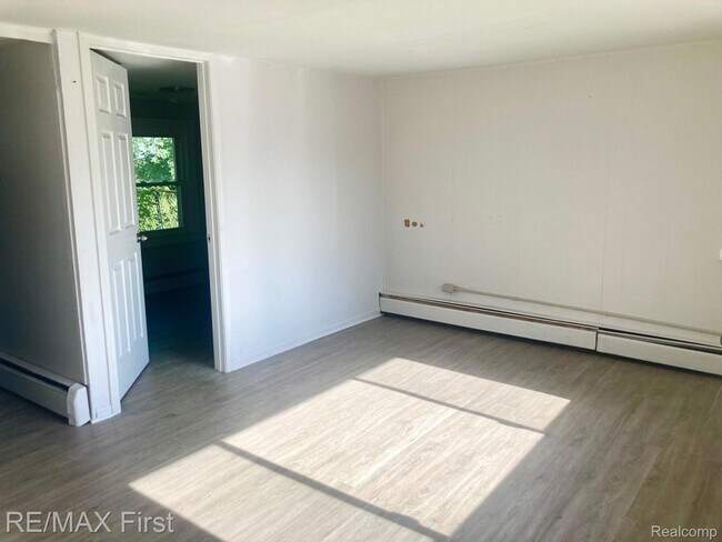 Foto del edificio - 23360 Carlisle Ave