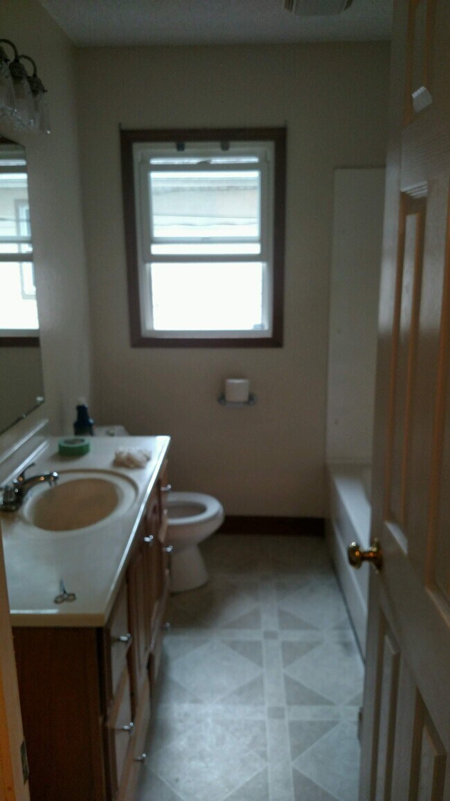 Bath - 508 6th St