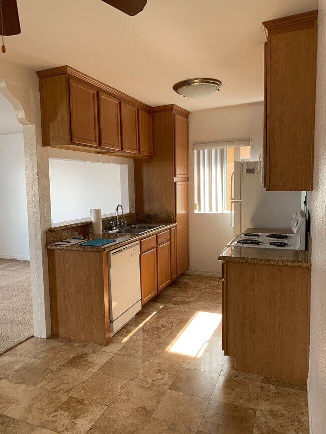 Kitchen - 1107 Sepulveda Blvd