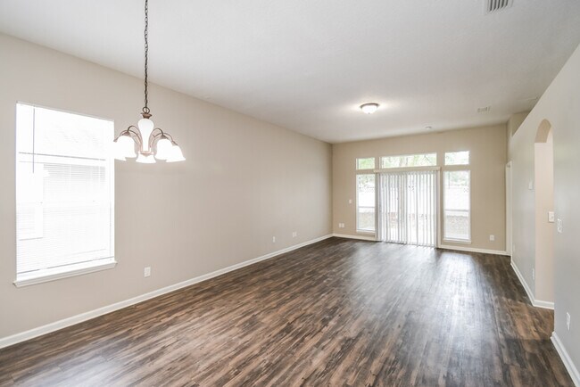 Foto del edificio - 10884 Campus Heights Ln