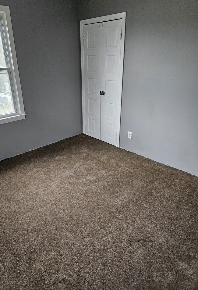 Foto del edificio - *Knoxville 37914 - Cozy 3 bedroom, 1.5 bath with bonus room & walk-out basement. Call Brad Croisd...