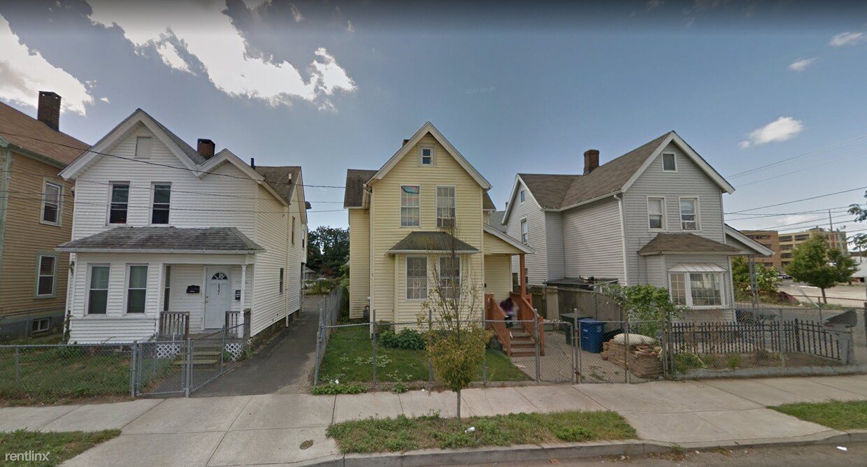 Primary Photo - 4 br, 1.5 bath House - 628 Maple St