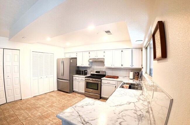 Foto del edificio - 2550 Rosswood Dr SE