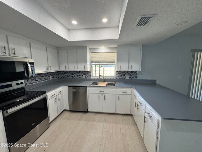 Building Photo - 1320 Woodingham Dr