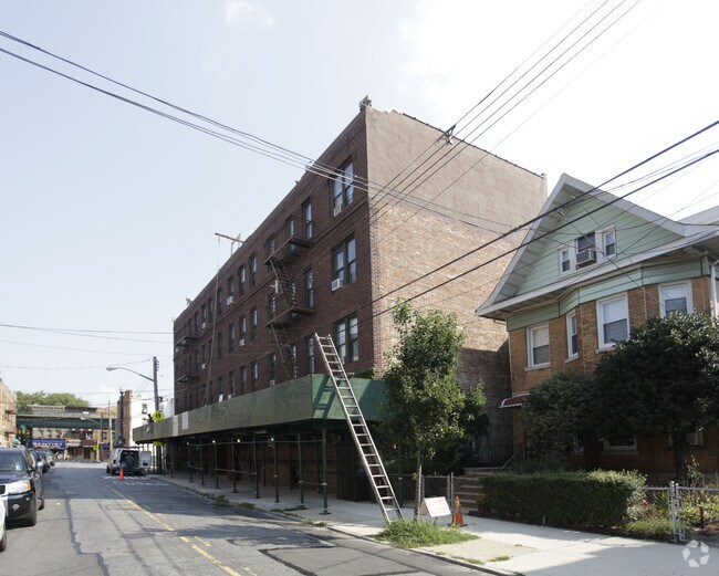 Foto del edificio - 87-21 87th St