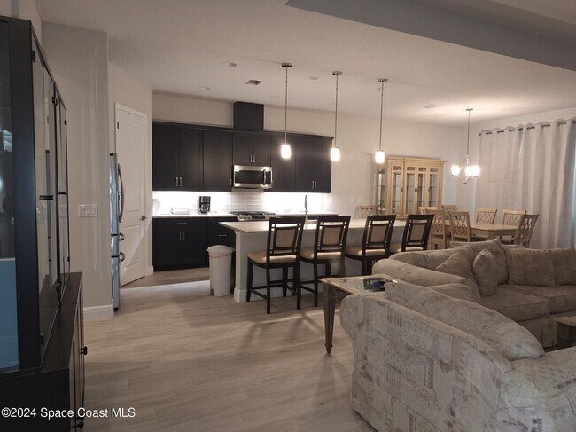Building Photo - 2739 Avalonia Dr