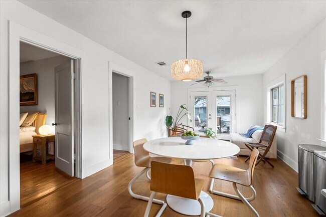 Foto del edificio - 3007 E 18th St