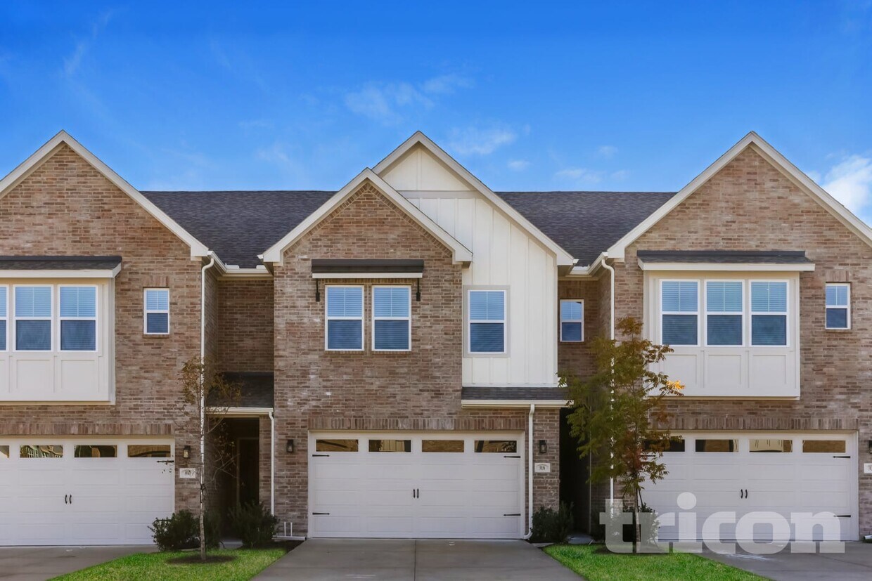 Primary Photo - 3036 Whitetail Ln