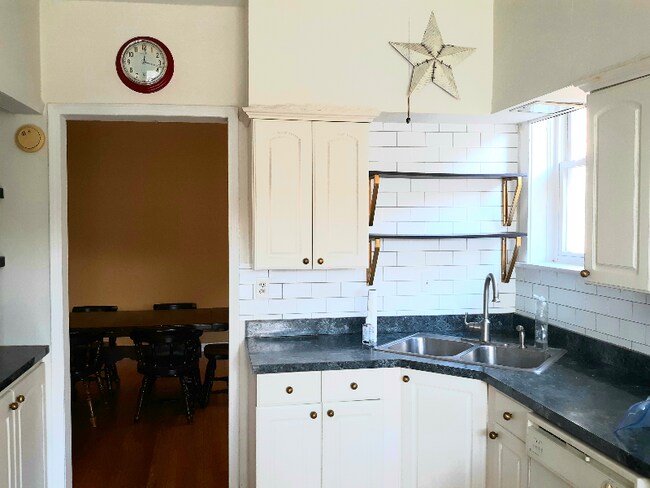 Foto del edificio - 6642 N Ashland Ave