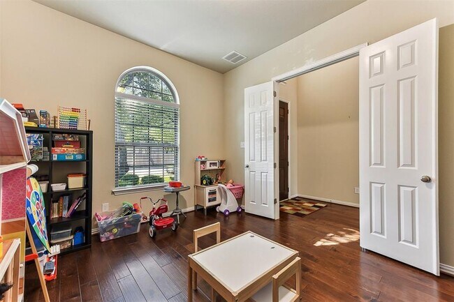 Foto del edificio - 2415 Berkshire Way